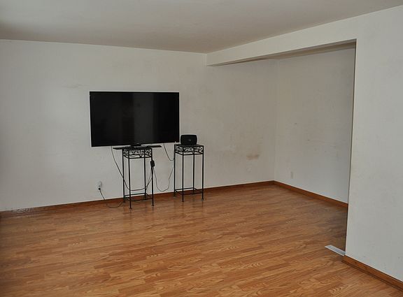 4th image of 299 Sherman Ave