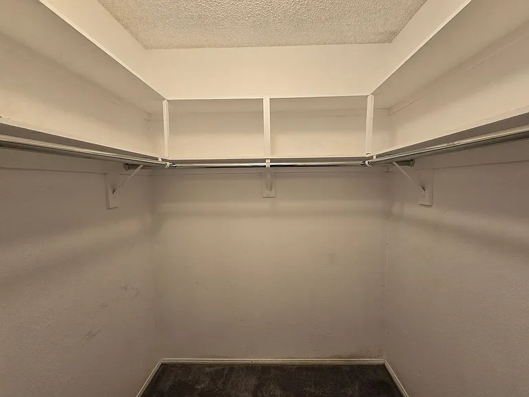 2960 Hyde Park Cir — Photo 18
