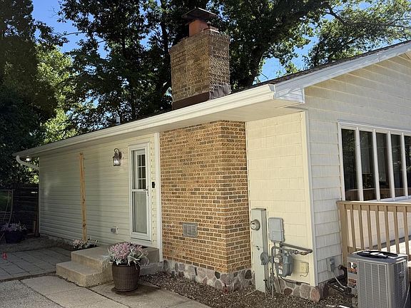 3rd image of 38 Oakwood STREET