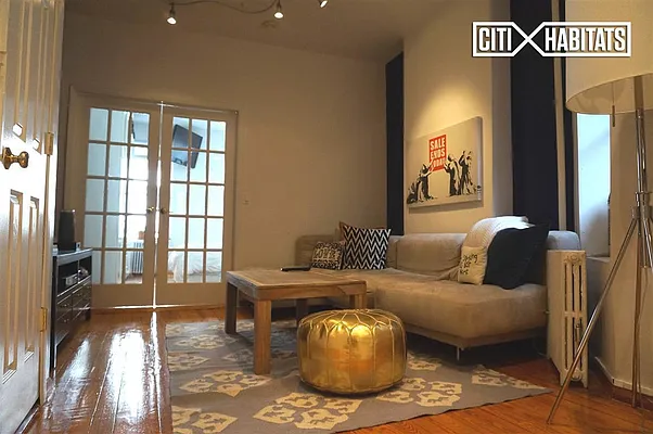 Rented by Compass | media 7