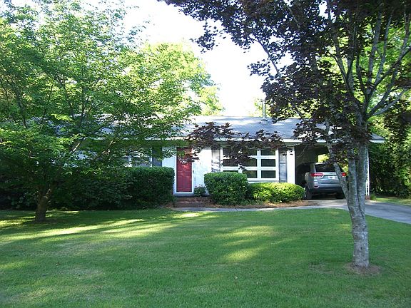 3rd image of 121 Oakland Dr