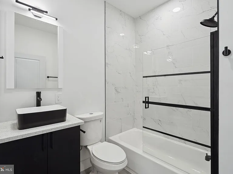 528 W Berks St #1 — Photo 16