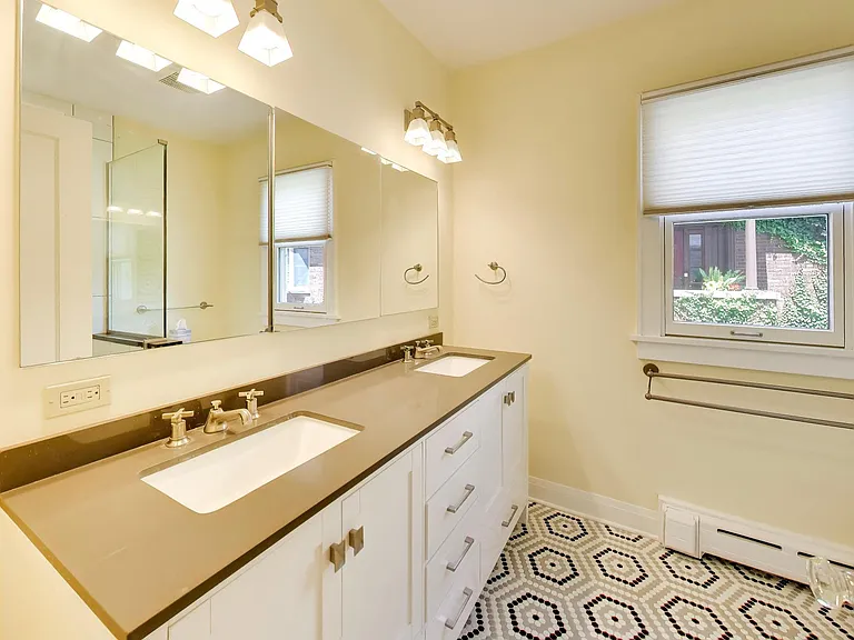 405 N Washington Ave — Photo 15