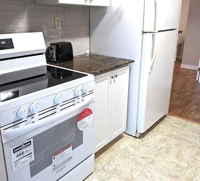 3227 King St E #610 — Photo 4