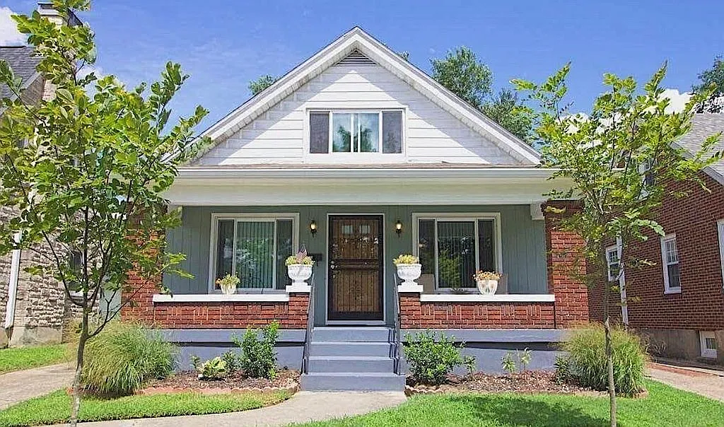 2345 Fleet Ave photo 1