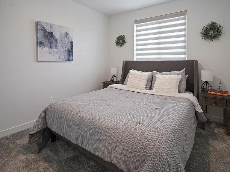 2376 NE Victor Pl — Photo 30