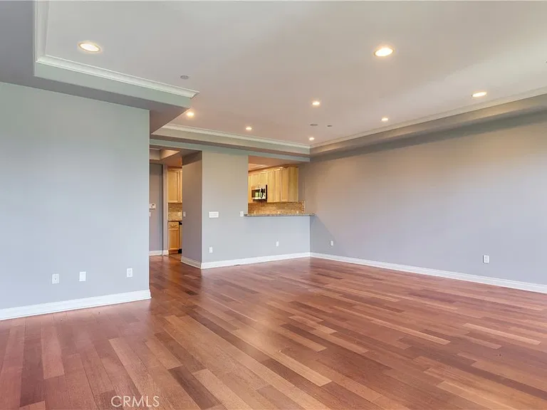 333 N Hill Ave #305 — Photo 9