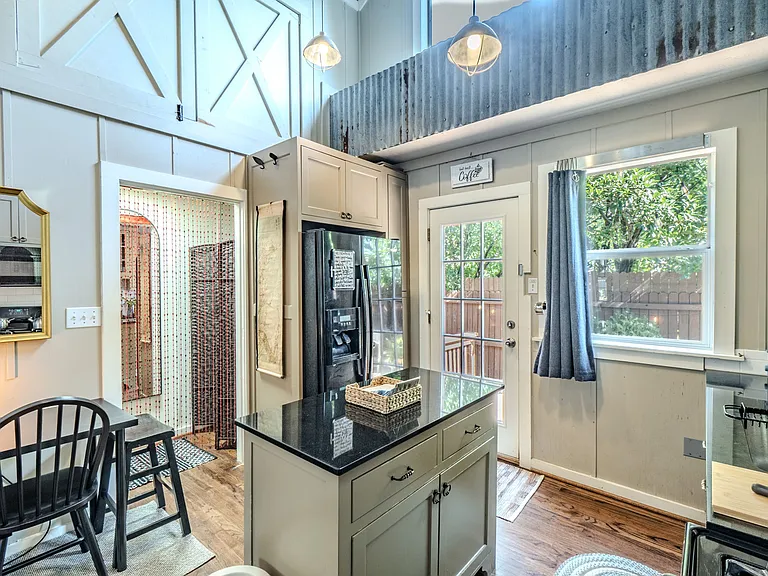 904 Florence St — Photo 23