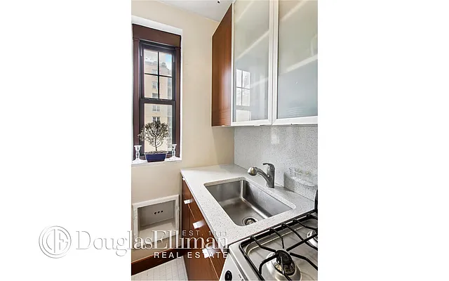 Rented by Douglas Elliman | media 15