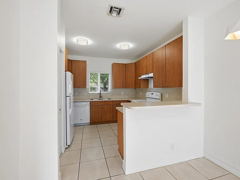 913 NE 12th Ave — Photo 11