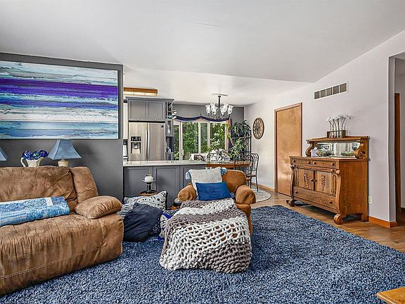 3rd image of 9360 Lakepointe Blvd