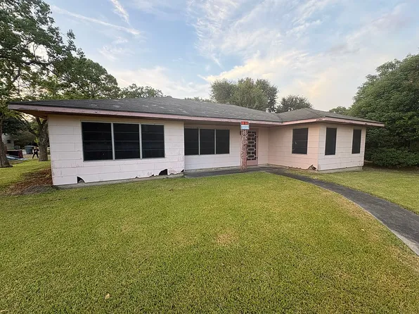 2899 Manning St, Port Arthur, TX 77640
