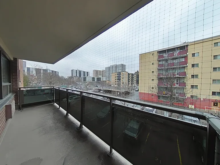 36 Thorncliffe Park Dr — Photo 12