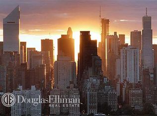 3172 31st St APT 3H, Astoria, NY 11106