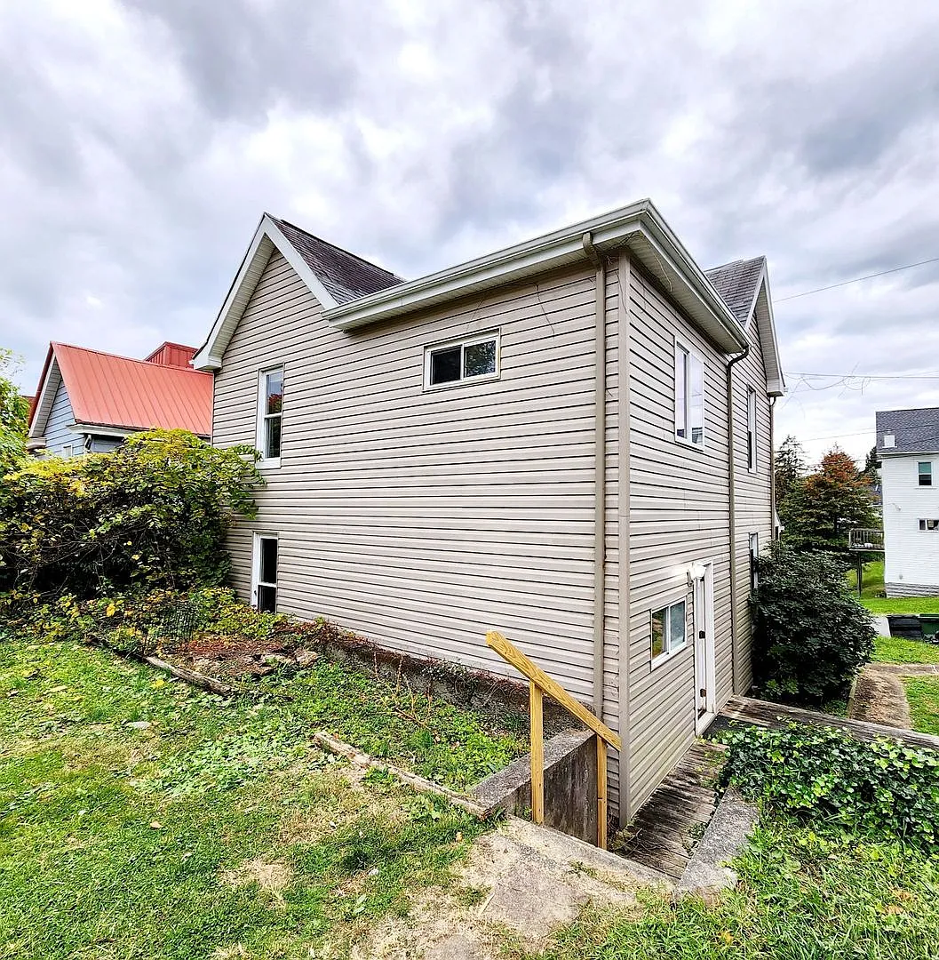 3 Bed/2 Full Bath House With 4 Parking Spots In Wiles Hill Area - Available 05/19/2027 — Photo 3