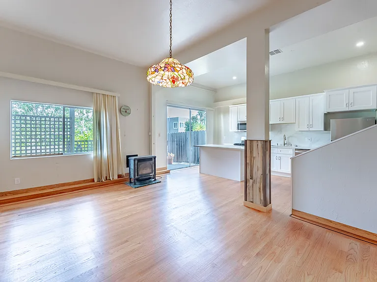 646 Lisbon St #B — Photo 18