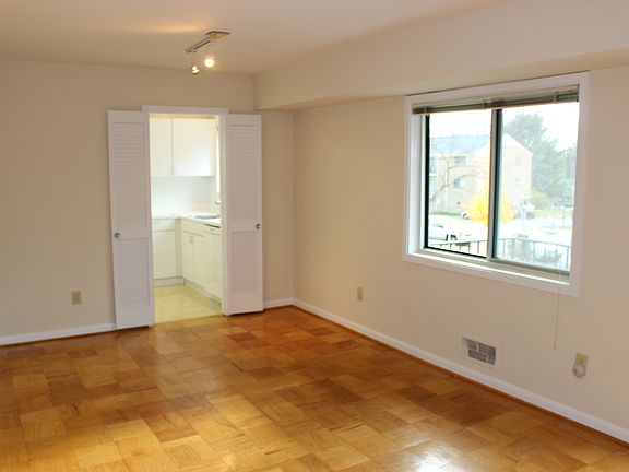 2nd image of 10667 Montrose Ave #10667