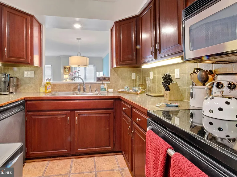 1080 Wisconsin Ave NW #405 — Photo 15
