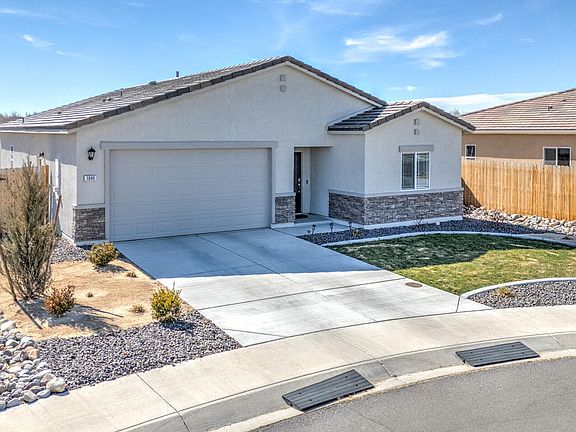 2nd image of 1049 Tamarack Ct