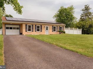 1 Terry Ct, Douglassville, PA 19518