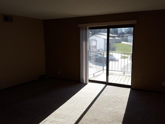 3rd image of 811 Hawkeye Dr APT 204