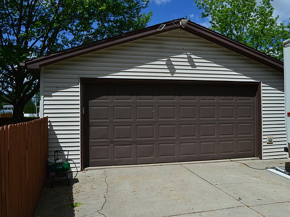 3rd image of 13518 Ivy St