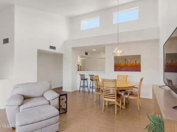 8714 N Little Oak Ln, Tucson, AZ 85704