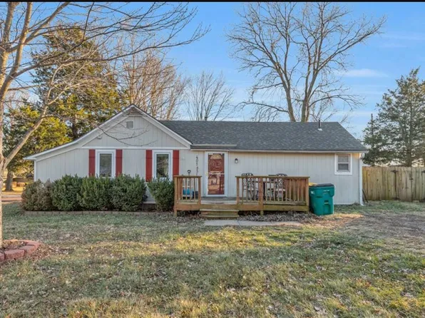 401 S Harrison St, Spring Hill, KS 66083