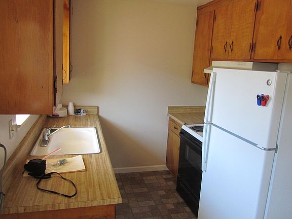3rd image of 922 Ferry St #3