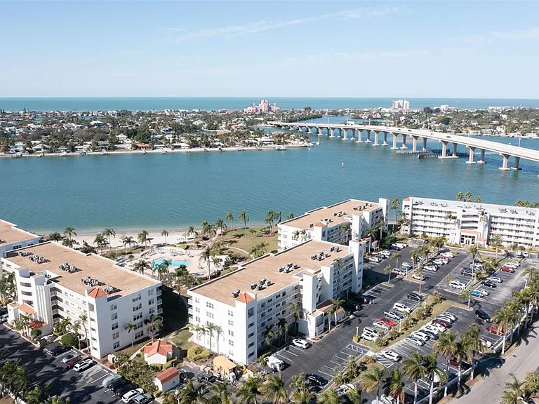 5901 Bahia Del Mar Cir #124 — Photo 3