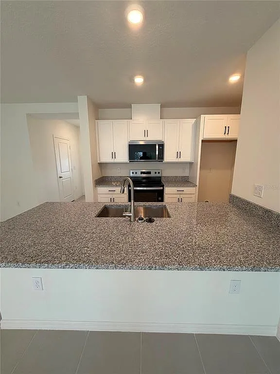 3 bed, 2.5 bath, 1685 sqft, $2,350 — Photo 3