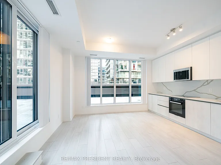 400 King St W #808 — Photo 24