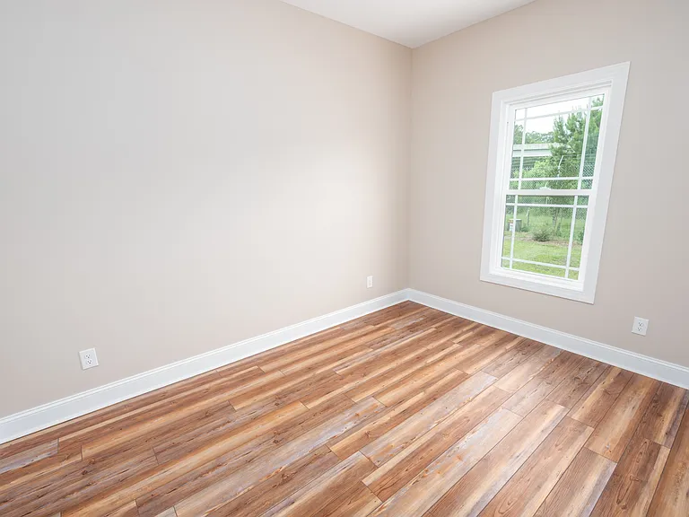 130 Macdonald Blvd — Photo 12