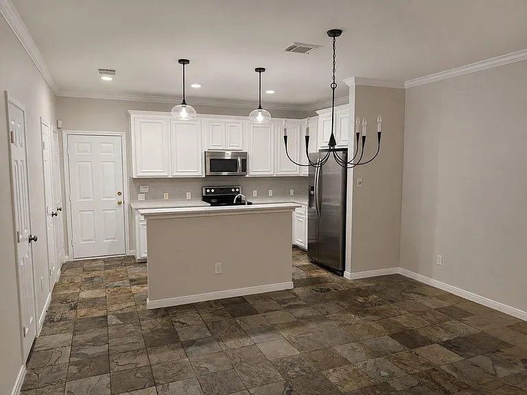 1405 Rosalie St — Photo 3