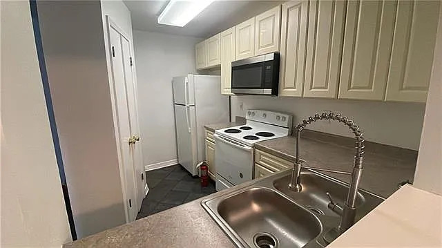 2500 Manson Ave #205 — Photo 4
