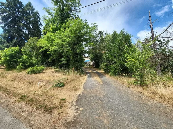 185 Woodland Dr, Winston, OR 97496