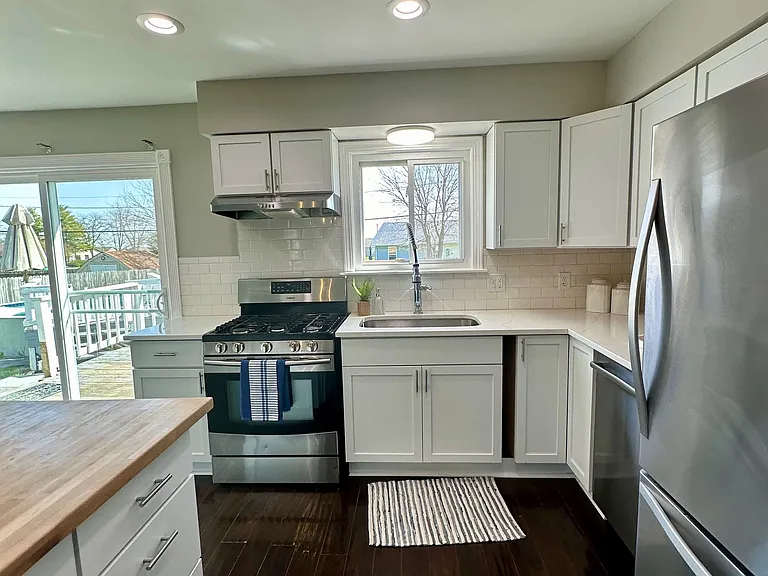 561 Eastwood Dr — Photo 9