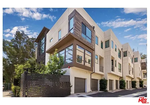 2111 N Cahuenga Blvd #1 Photo 1 2111 N Cahuenga Blvd #1 Photo 1