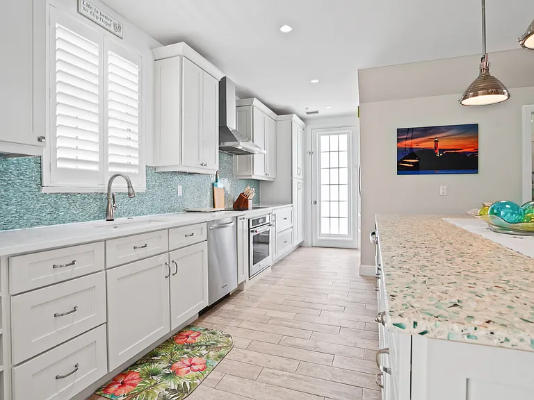 Inlaid seaglass and quartz countertop