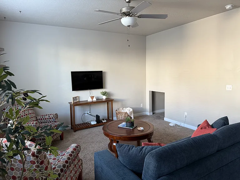 1928 N Justin Ave — Photo 14