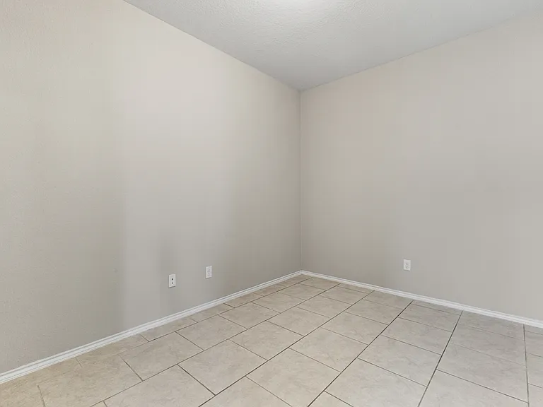 10719 Noble Cyn — Photo 26