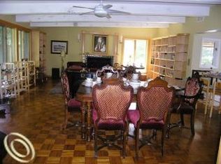 1067 Devonshire Rd, Grosse Pointe Park, MI 48230