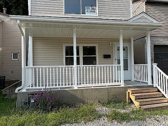 3rd image of 385 Plum St