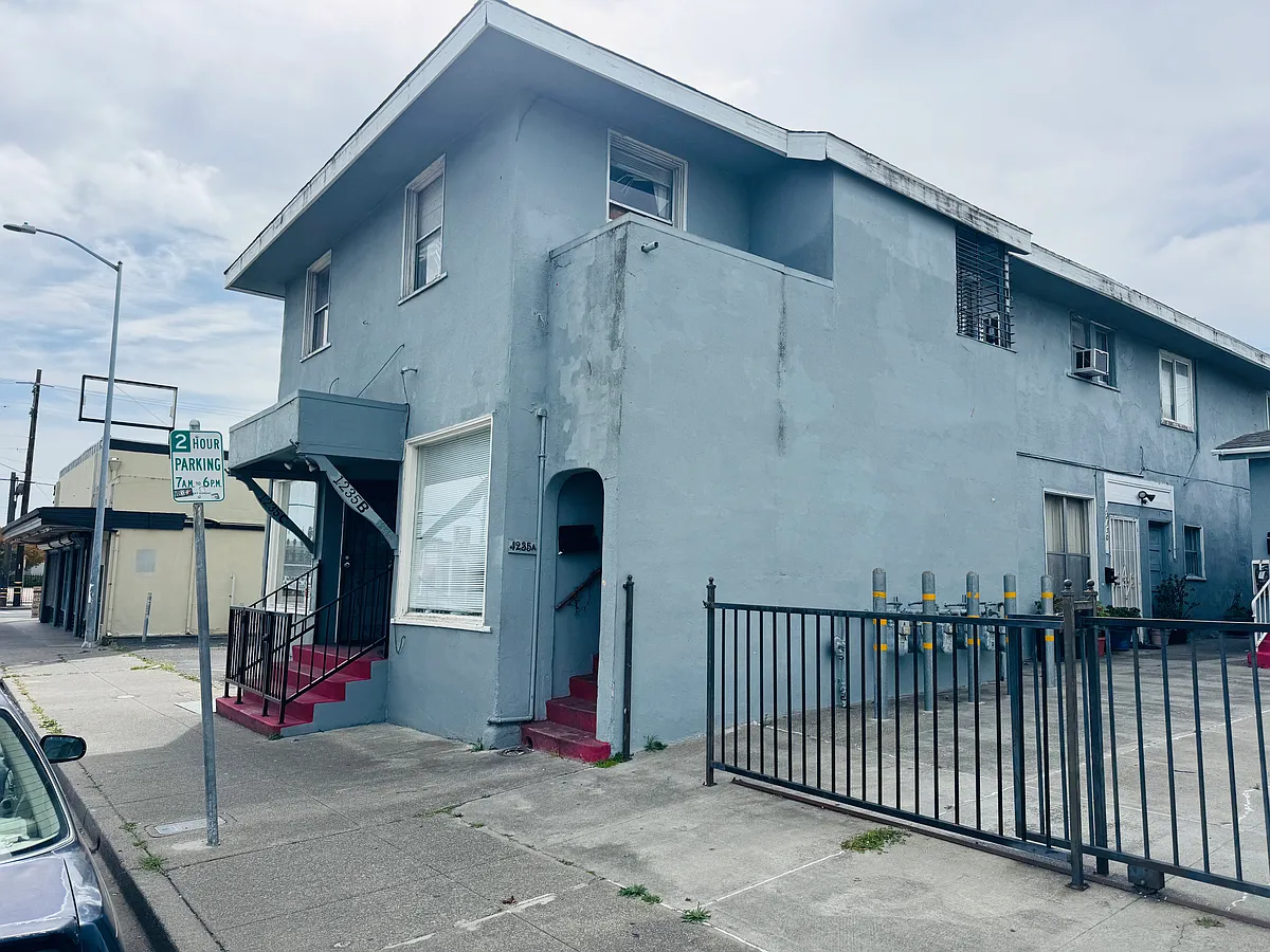 Building Photo - 1235 Georgia St #C