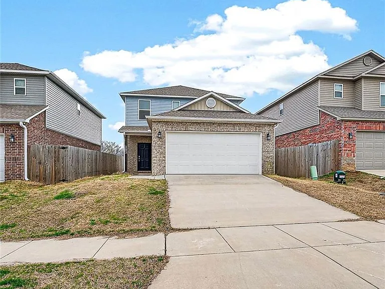 303 Poppy St — Photo 1