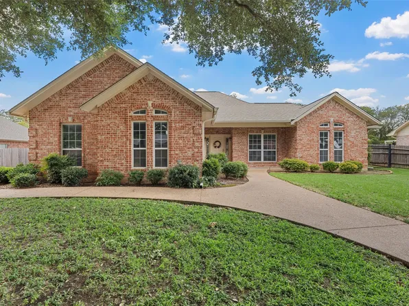 1104 S Harrison St, West, TX 76691