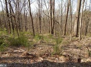 1 Spicy Cedar Ln, Berkeley Springs, WV 25411