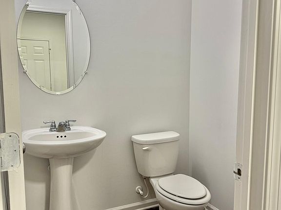 5th image of 933 Spicy Oak Dr