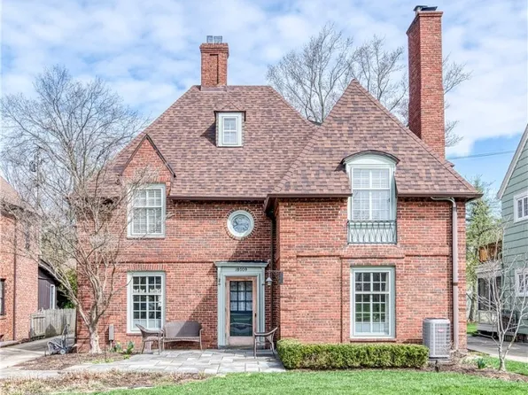 18009 Fernway Rd, Shaker Heights, OH 44122