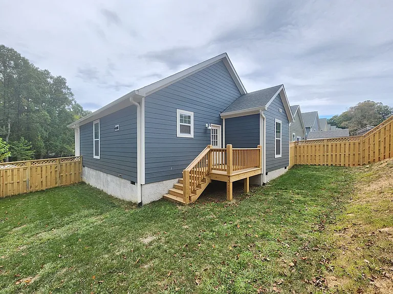 1128 Blueview Dr — Photo 23